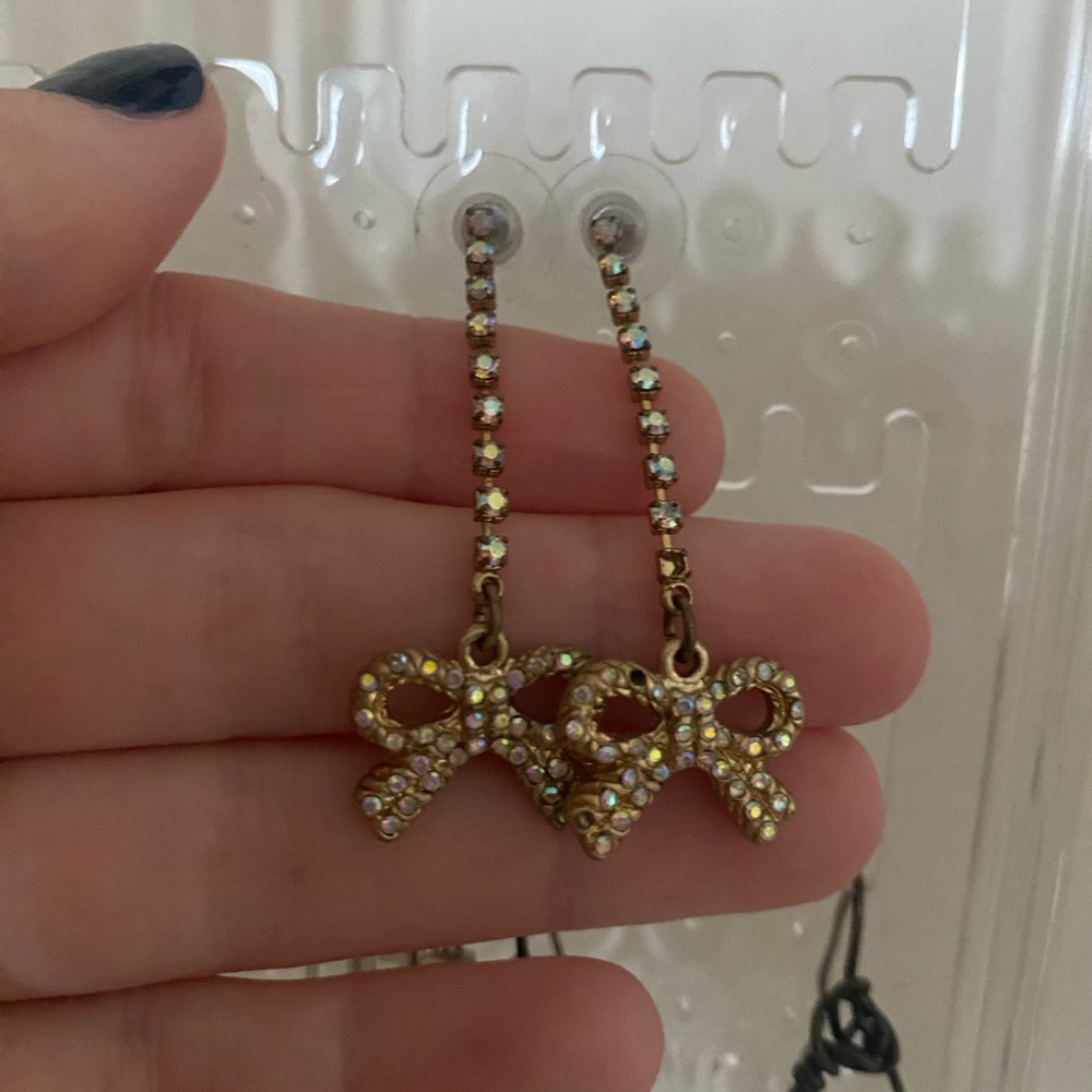 Betsy Johnson Bow earring